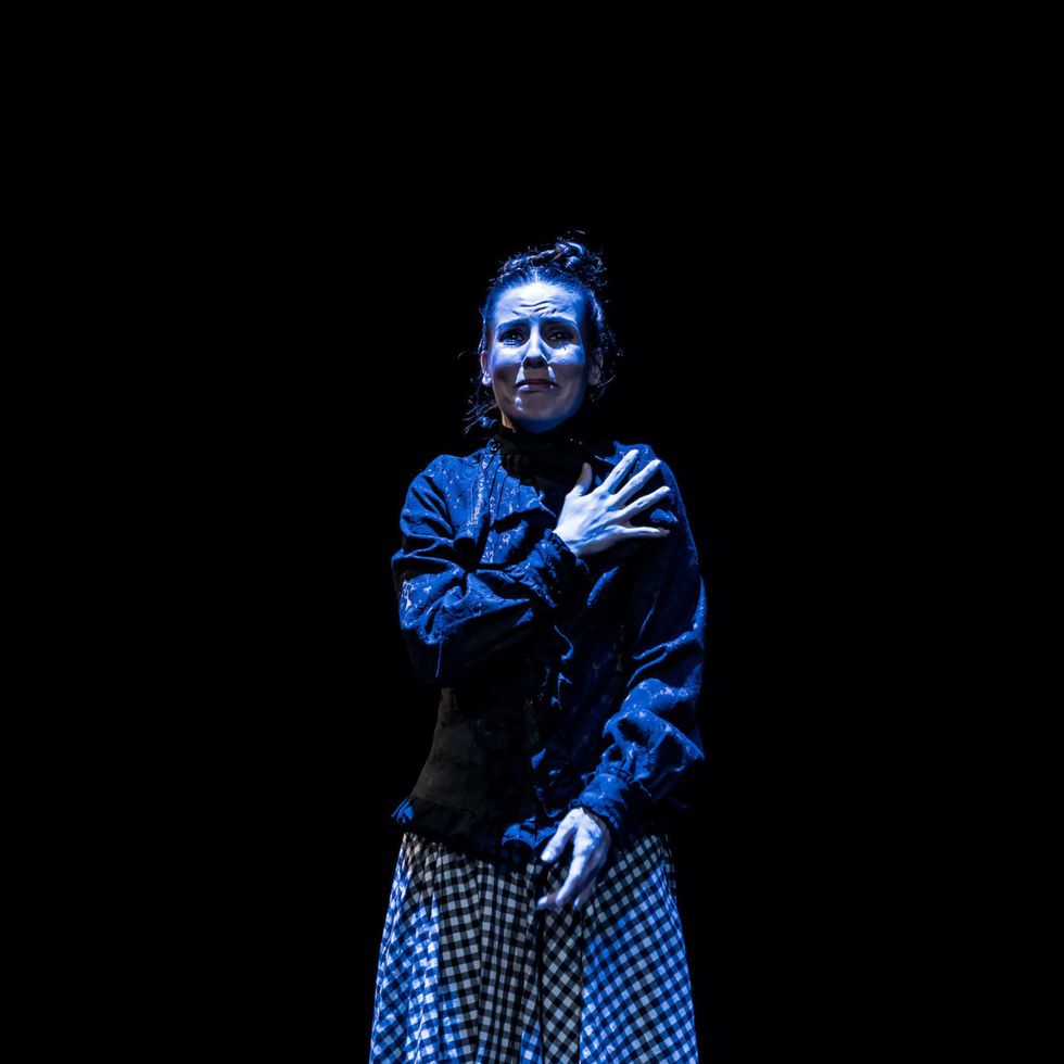 Eliška on stage, almost crying and holding her hand on her chest